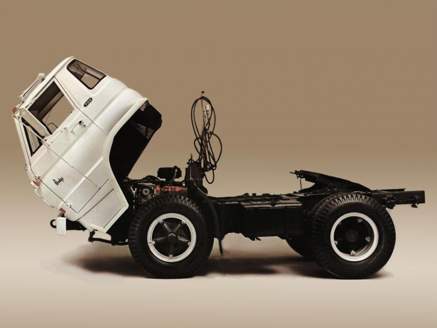  Dodge L700 Tractor 1966 года  (фото 2 из 2)
